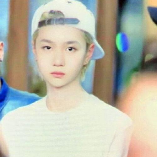 明星小孩谁照顾谁,揭秘谁在幕后默默照顾他们的成长