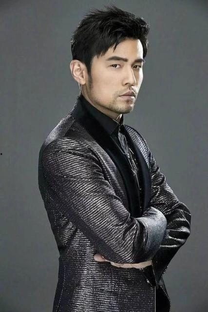 网红歌星周杰伦现状,音乐传奇，跨界人生，华语乐坛的永恒王者