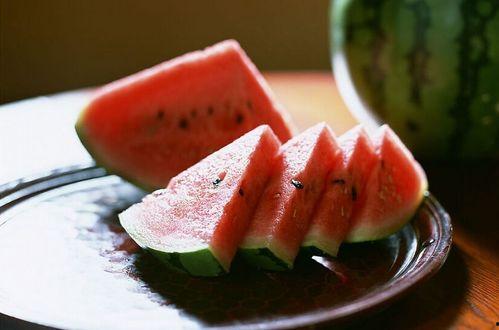 吃瓜古诗词,品读古典诗词中的“吃瓜”文化